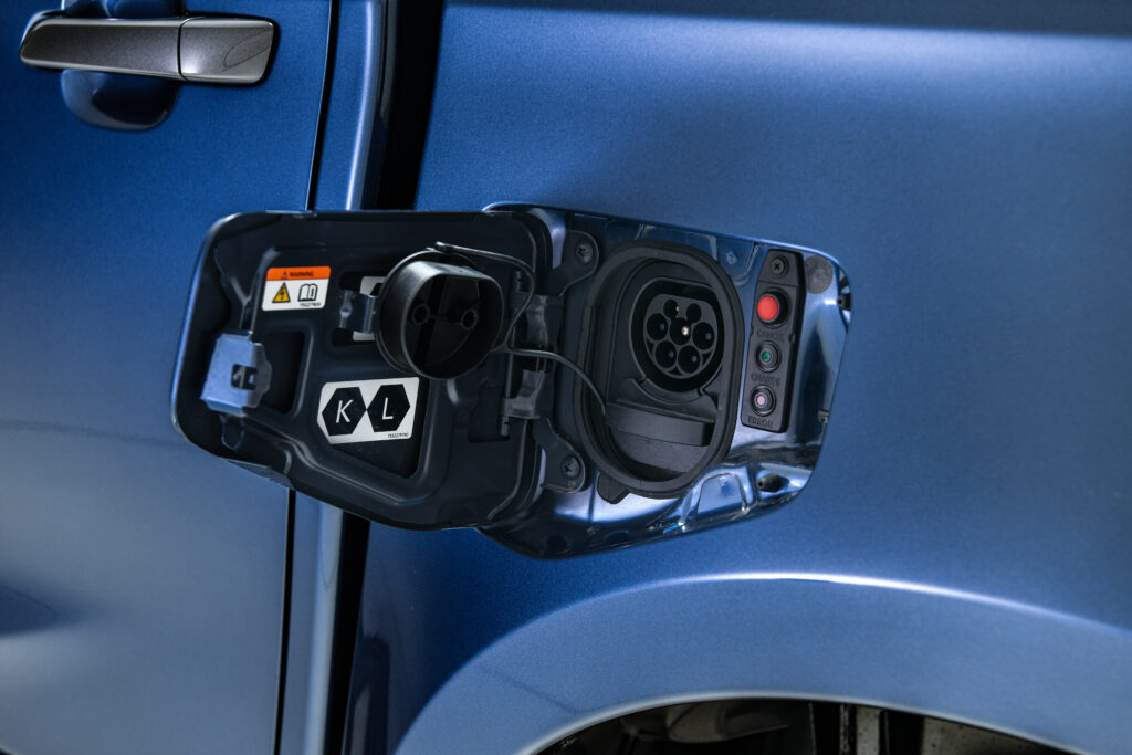 Original 3896 the new isuzu d max ev 6 - nouveau isuzu d-max ev : un modèle électrisant