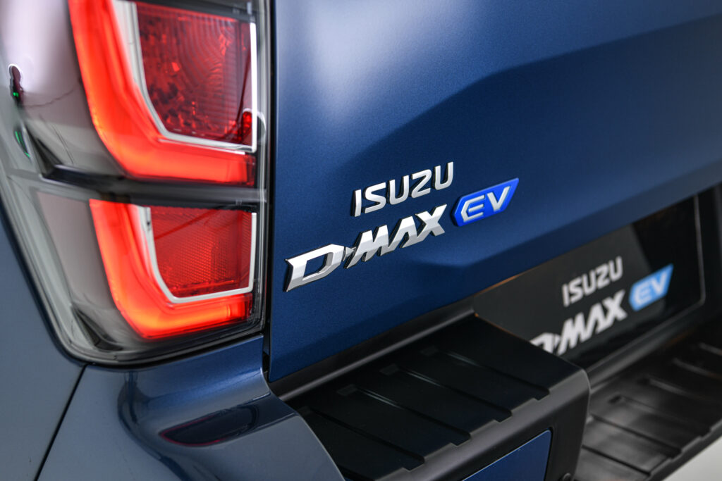 Original 3897 the new isuzu d max ev 5 - nouveau isuzu d-max ev : un modèle électrisant