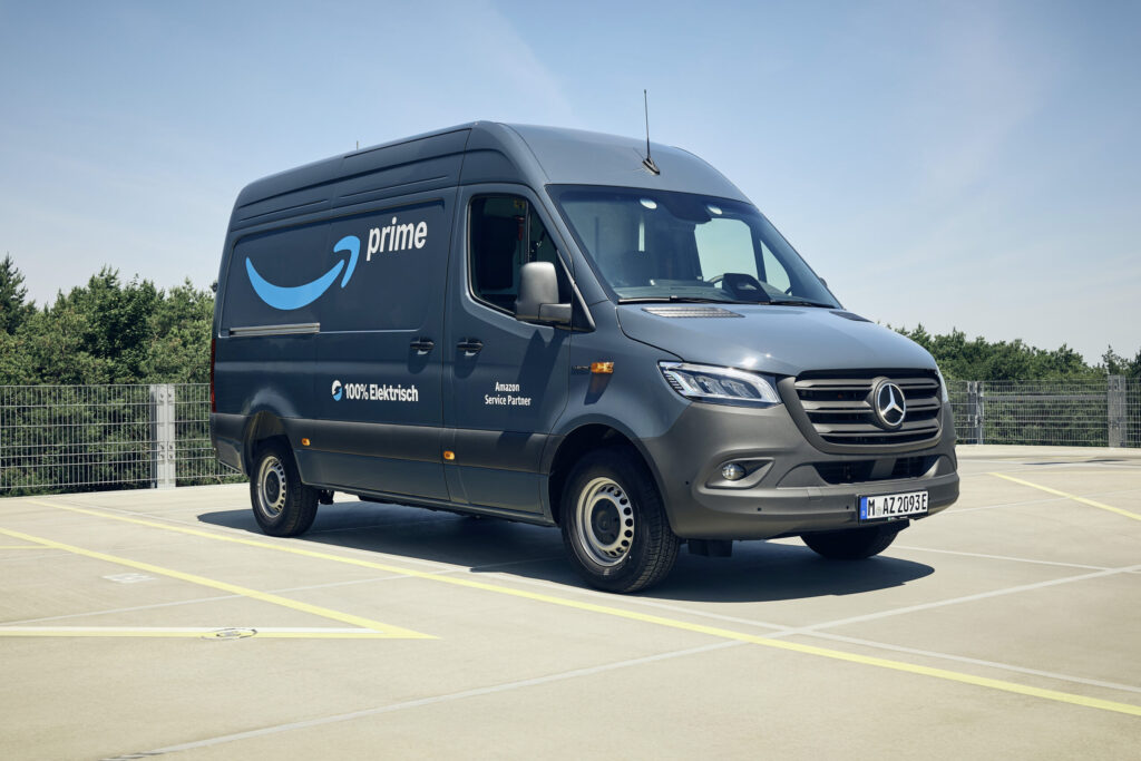 25c0176 001 - une flotte de 5 000 mercedes pour amazon