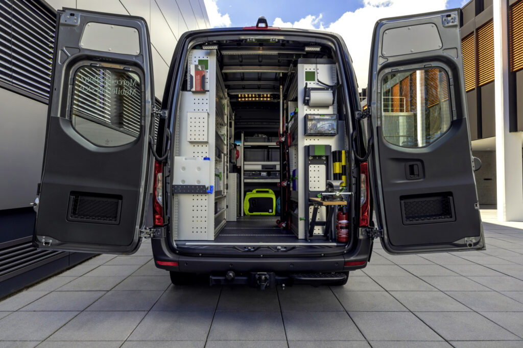 1920 24c0326 020 - mercedes : place au mobile service dans le groupe gorrias