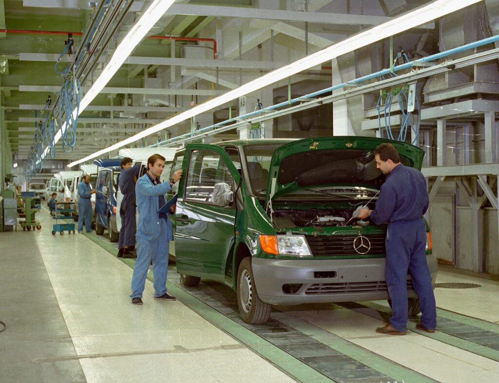 1920 vitoria1995montagefinalduvito - mercedes-benz vito : il fête aussi ses 30 ans