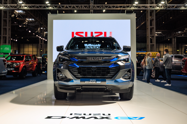 4692 isuzu d max ev price announced hero - 125 000 véhicules vendus : un jalon marquant pour isuzu uk