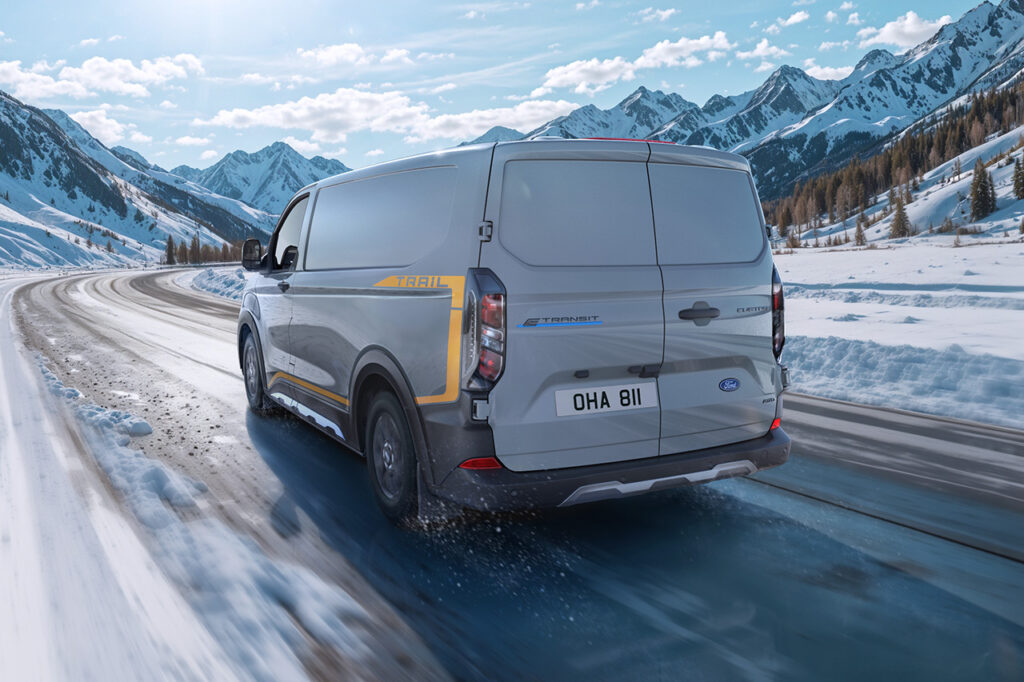 E transit custom trail awd 2 72dpi - ford e-transit custom : bientôt une transmission intégrale