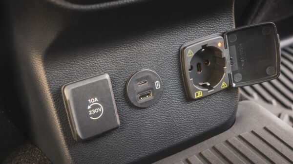 Ranger wildtrak phev 033 - ford ranger phev: fier d'embarquer le pro power onboard