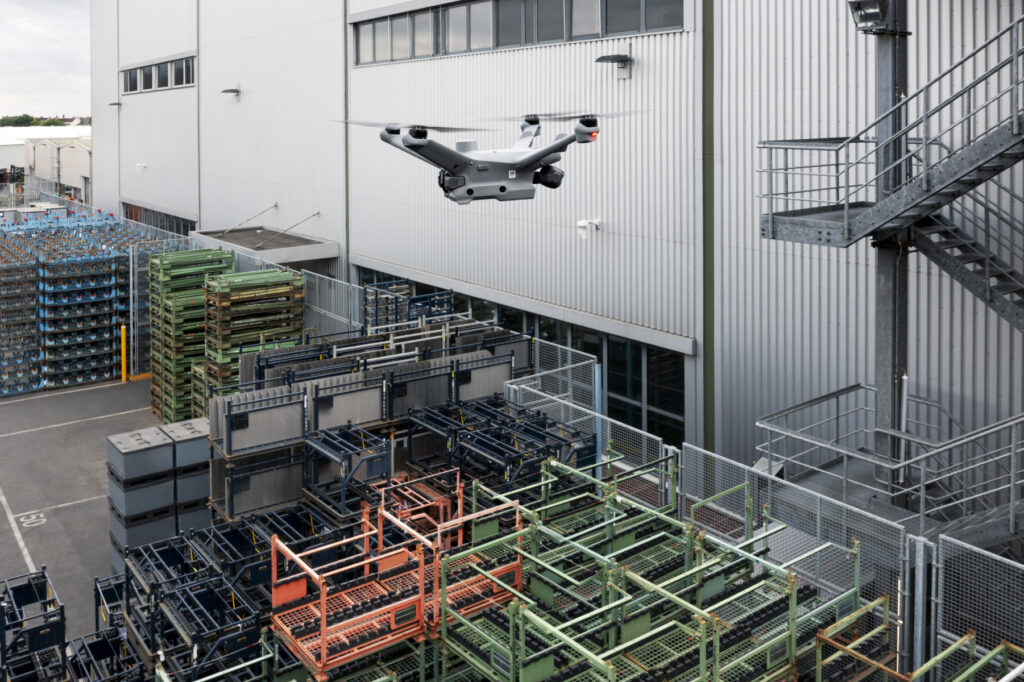 1920 25c0204 003 1 - mercedes : son usine de düsseldorf adopte un robot-chien 