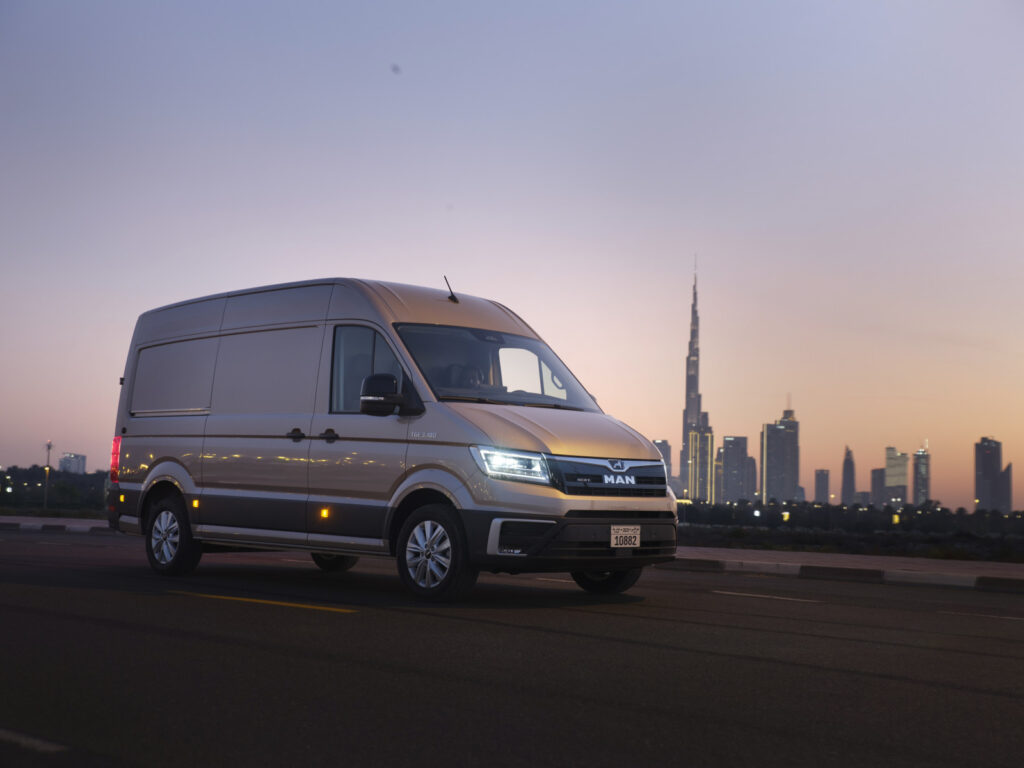 1920 man tge dubai skyline - lancement du man tge aux emirats arabes unis : man truck & bus passe à la vitesse supérieure!