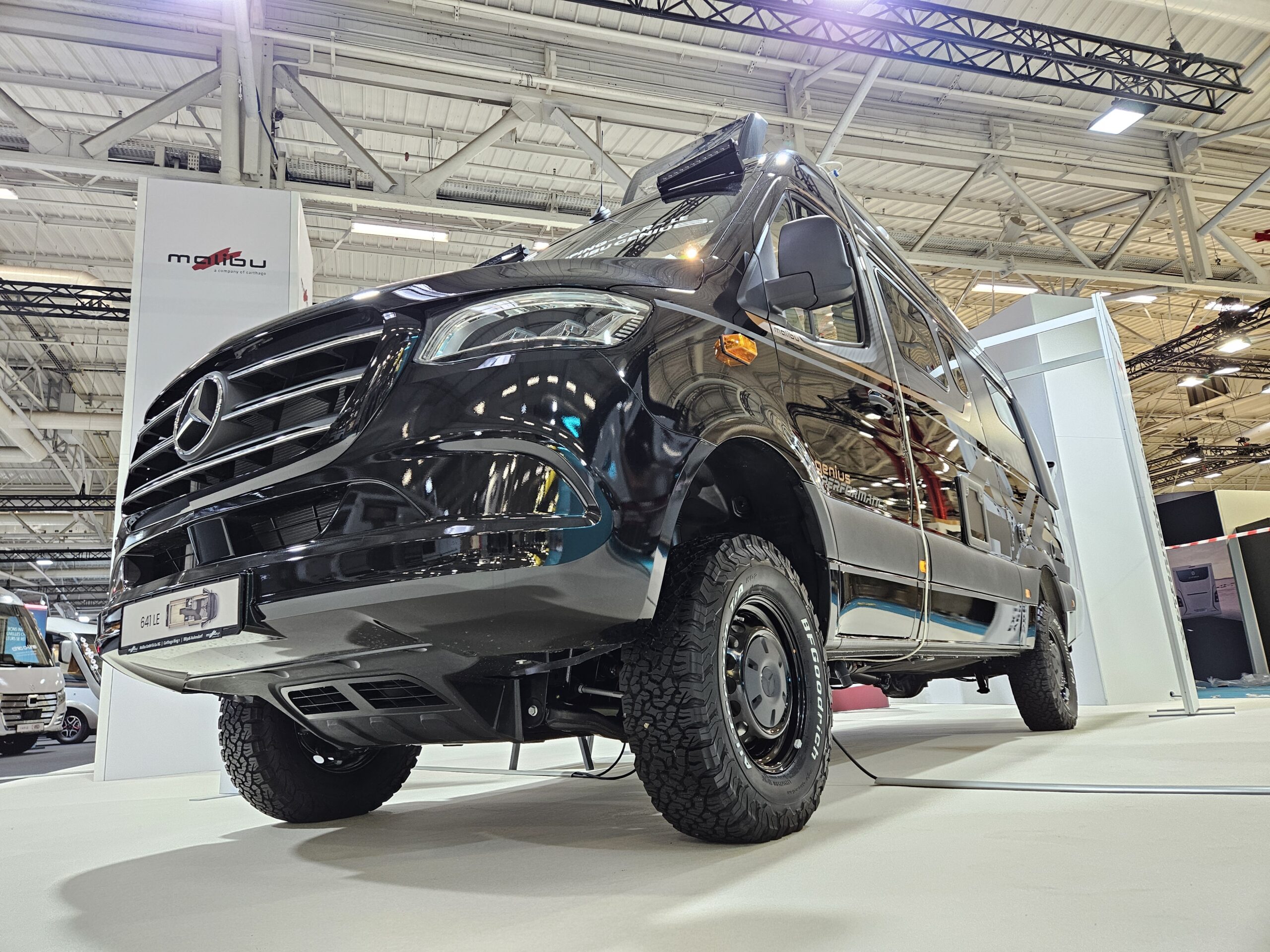 Salon des véhicules de loisirs : succès de niche pour les mercedes sprinter 4×4