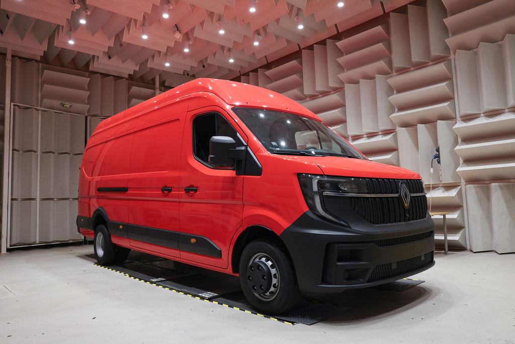 705a5975 - visite au sein du centre r&d dédié aux vu renault depuis 60 ans