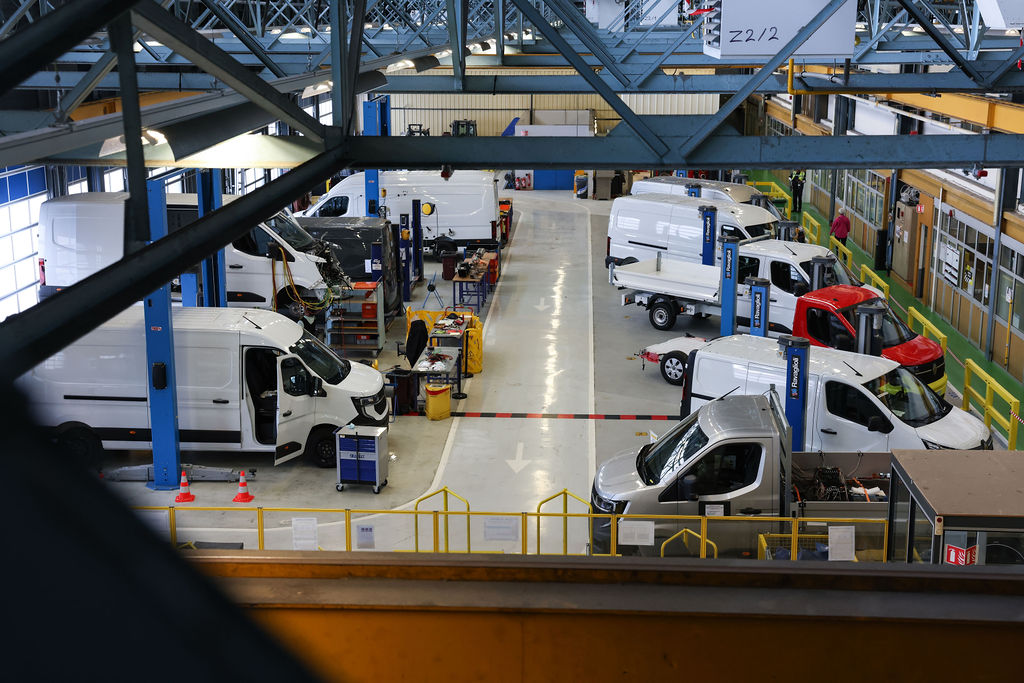 705a6206 - visite au sein du centre r&d dédié aux vu renault depuis 60 ans