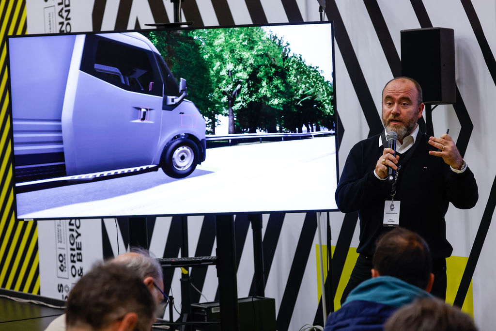 95a4237 - visite au sein du centre r&d dédié aux vu renault depuis 60 ans