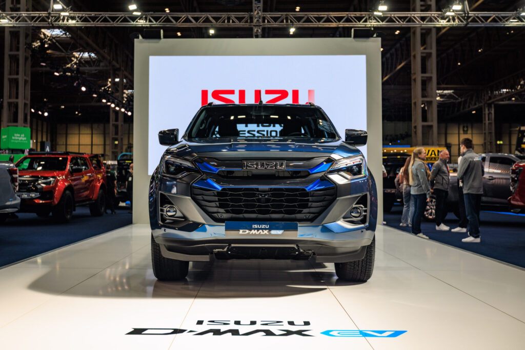 Original 4692 isuzu d max ev price announced hero - nouveau isuzu d-max ev : entre modernité et tradition
