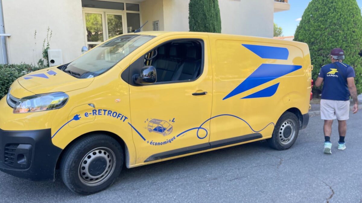 1166 638954256419968259 - la poste opte pour le rétrofit : une transition électrique stratégique