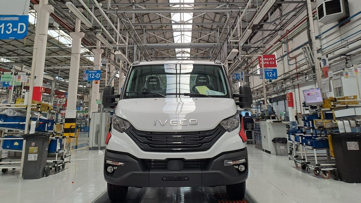 2025 communique de presse iveco valladolid award photo - iveco de valladolid remporte le prix “automotive lean productive award” pour sa sécurité intelligente!