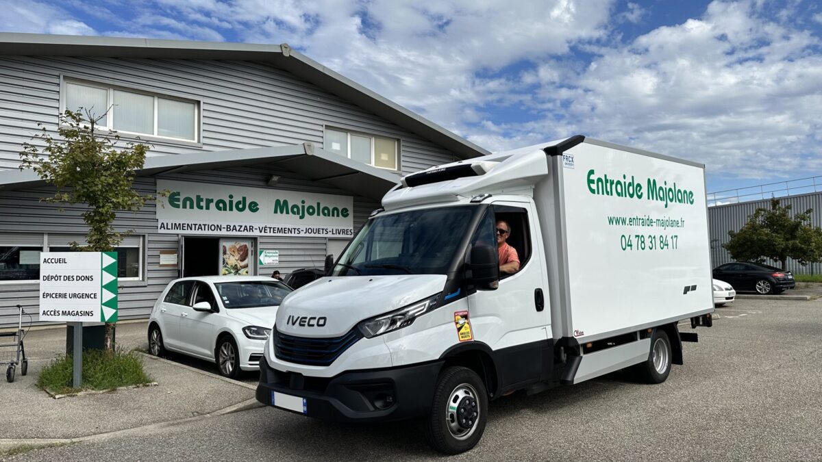 2025 communique de presse iveco edaily entraide majolane photo - nouveau iveco edaily : un partenaire engagé pour l’entraide majolane