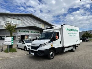 2025 communique de presse iveco edaily entraide majolane photo - nouveau iveco edaily : un partenaire engagé pour l’entraide majolane
