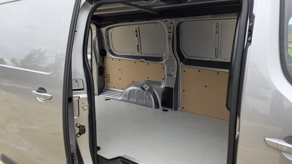 Essai citroen jumpy hdi 145 eat8 c julien georges marcos 14 - essai citroën jumpy : l’allié pro qui soigne le confort