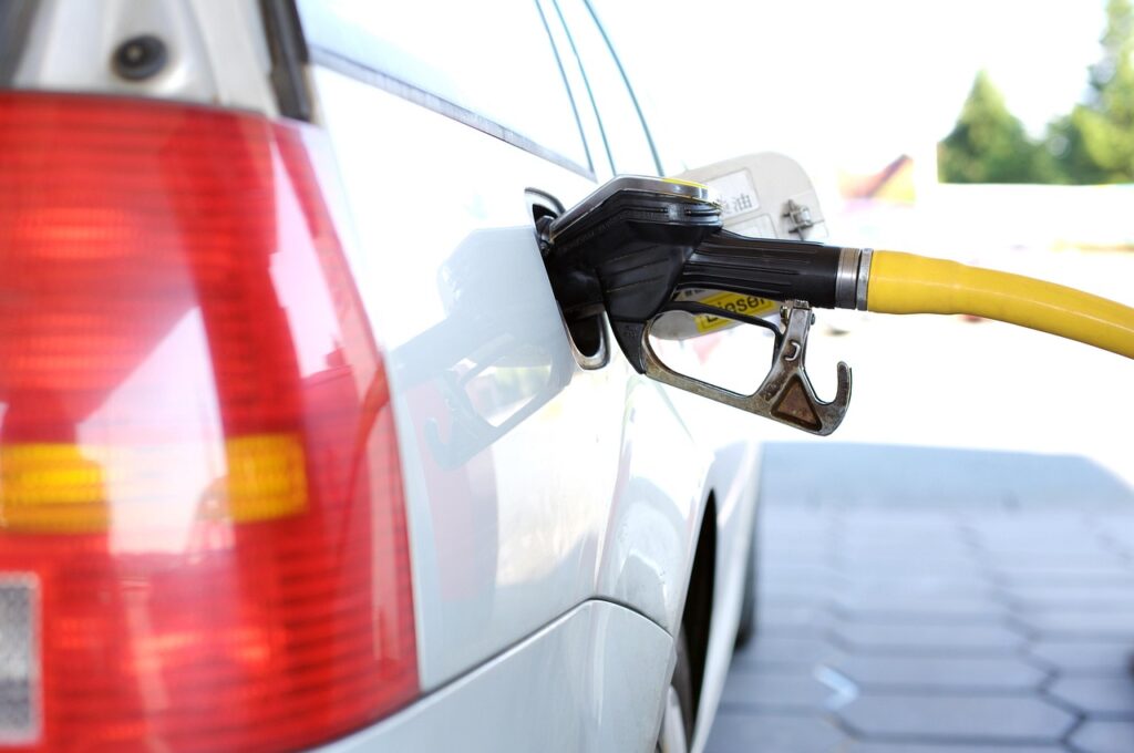 Refuel 2157211 1280 - véhicule utilitaire : quelques points pour définir quel sera le meilleur pour votre entreprise