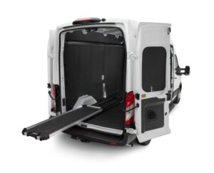 Cargoglide 600 transit angled left closed - découvrez le nouveau plateau coulissant cargoglide de decked : une révolution dans le monde des plateaux utilitaires!