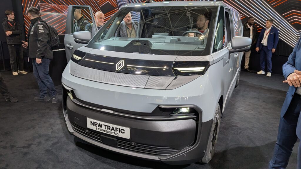 Renault trafic e tech solutrans 2025 11 - salon solutrans 2025 : nous sommes montés à bord du nouveau renault trafic van e-tech electric