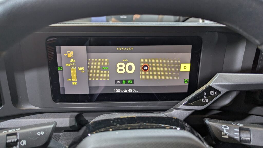 Renault trafic e tech solutrans 2025 13 - salon solutrans 2025 : nous sommes montés à bord du nouveau renault trafic van e-tech electric