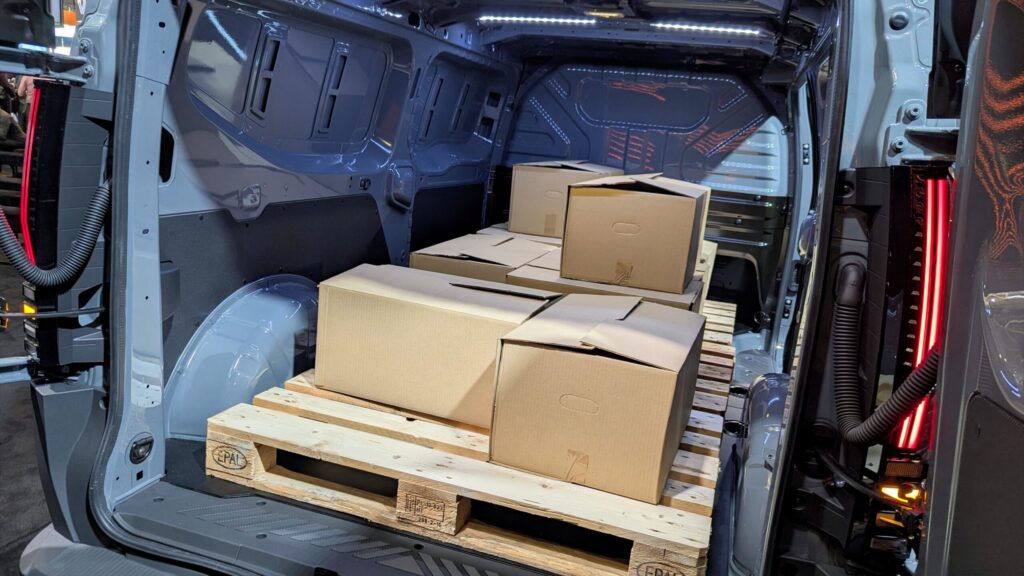 Renault trafic e tech solutrans 2025 4 - salon solutrans 2025 : nous sommes montés à bord du nouveau renault trafic van e-tech electric