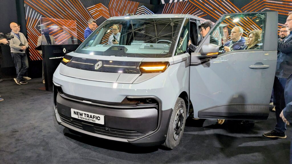Renault trafic e tech solutrans 2025 6 - solutrans 2025 : myutilitaire vous fait visiter le salon