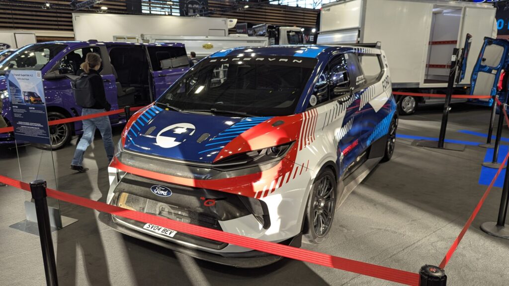 Stand ford 10 - solutrans 2025 : myutilitaire vous fait visiter le salon