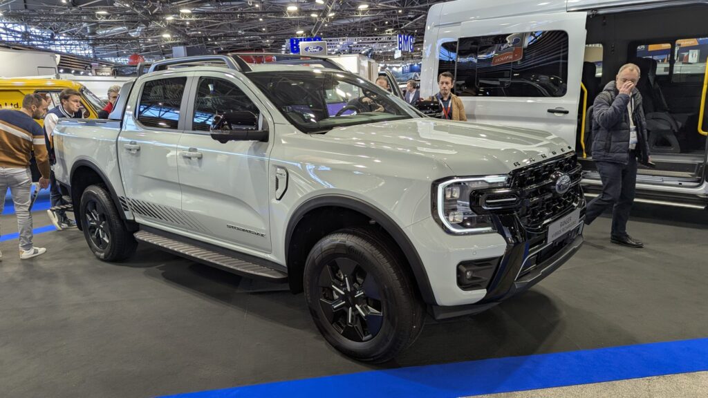 Stand ford 4 - solutrans 2025 : myutilitaire vous fait visiter le salon