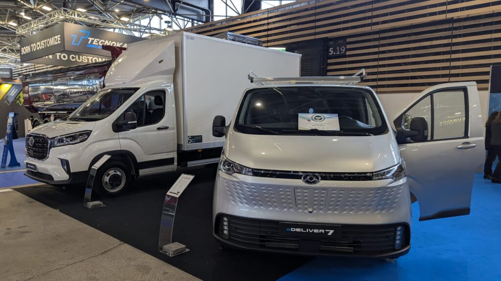 Stand maxus 2 - solutrans 2025 : myutilitaire vous fait visiter le salon