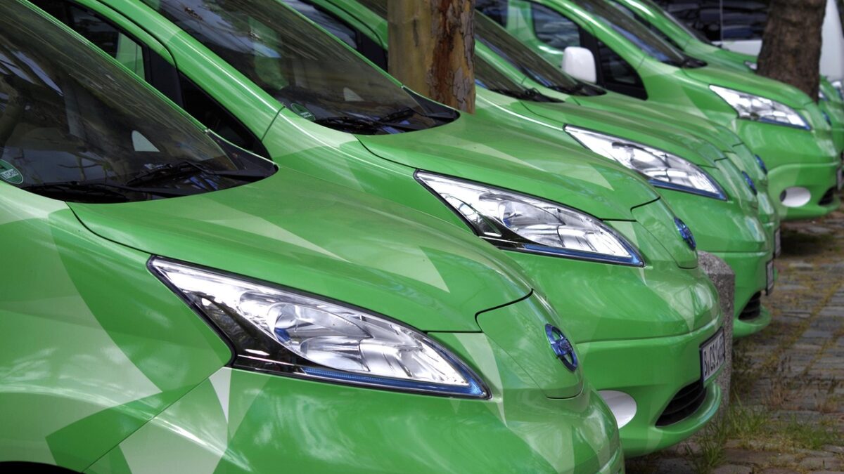 Transport 4202183 1280 - nouvelles normes de sécurité pour vos utilitaires : ne pas rester à la traîne!