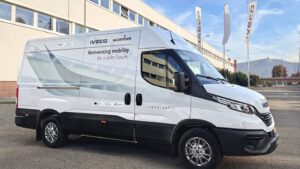 2025 communique de presse iveco accenture - iveco et accenture révolutionnent la sécurité routière avec une nouvelle solution logicielle