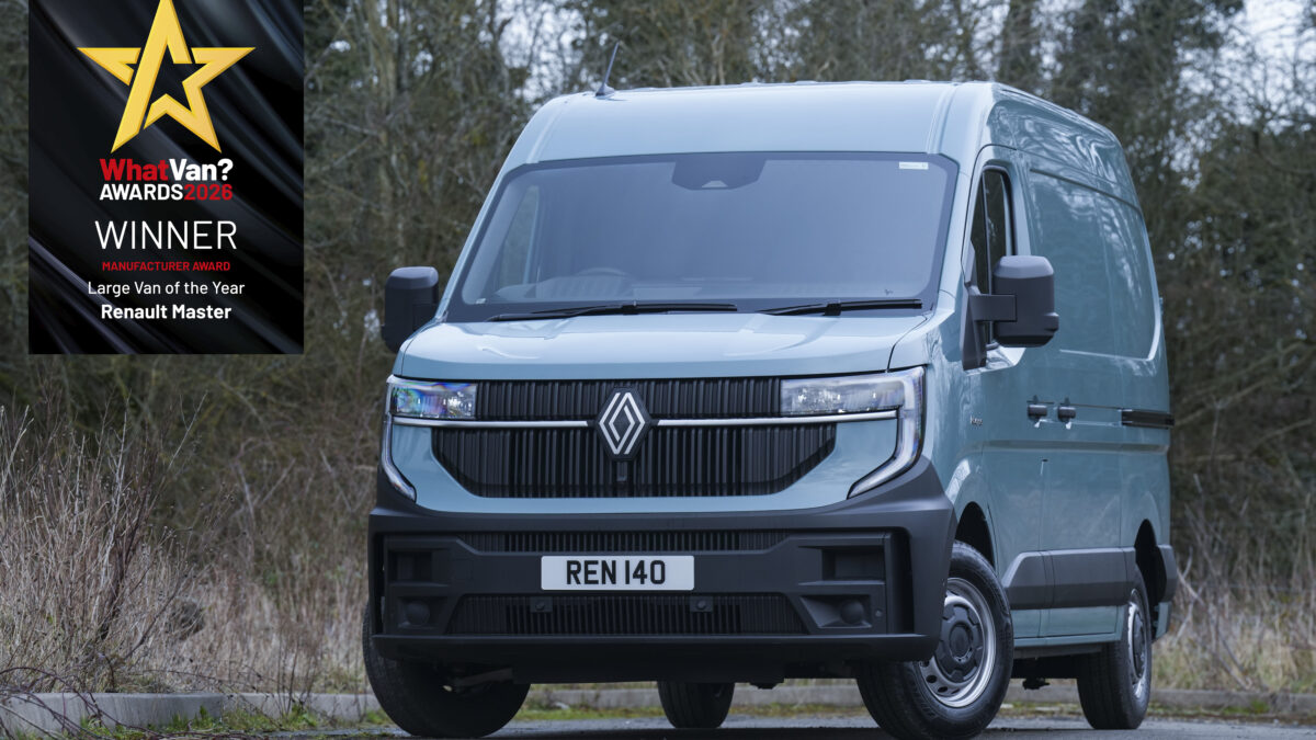 Original 23198 what van large van of the year - renault brille aux van reviewer awards : le maître des utilitaires électriques!