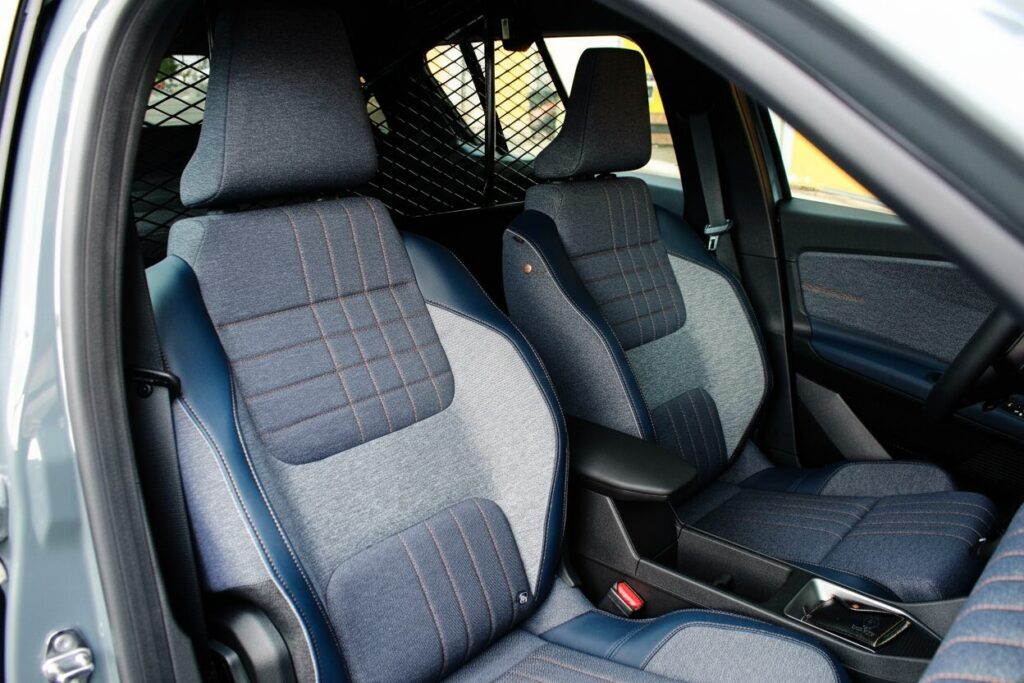 Renault4 12 - essai renault 4 société van : une citadine électrique branchée pour les livraisons urbaines