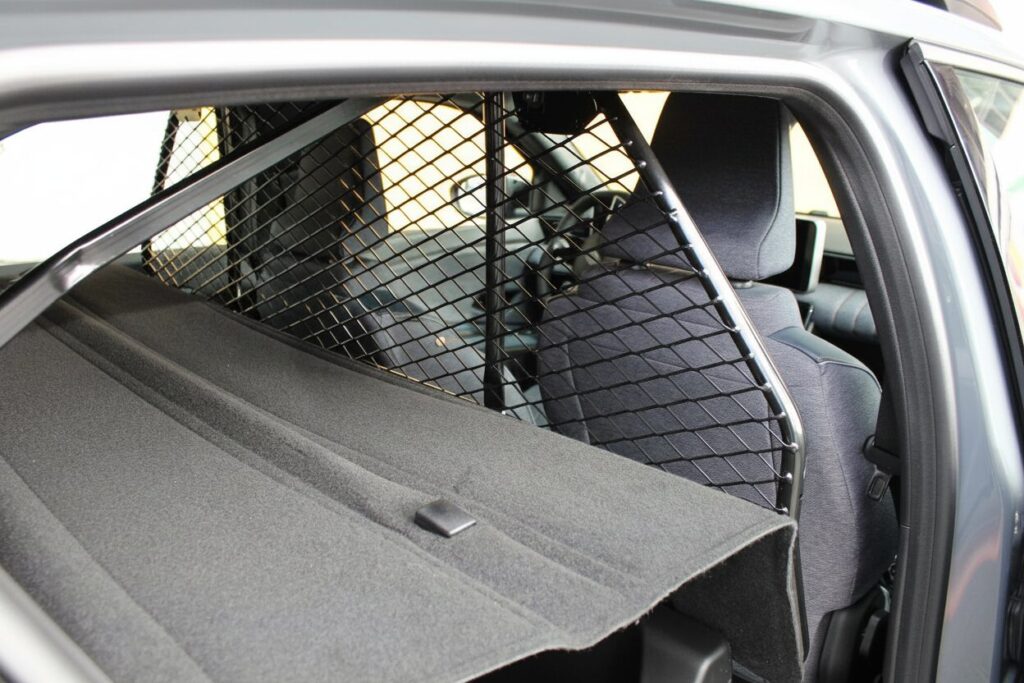 Renault4 6 - essai renault 4 société van : une citadine électrique branchée pour les livraisons urbaines