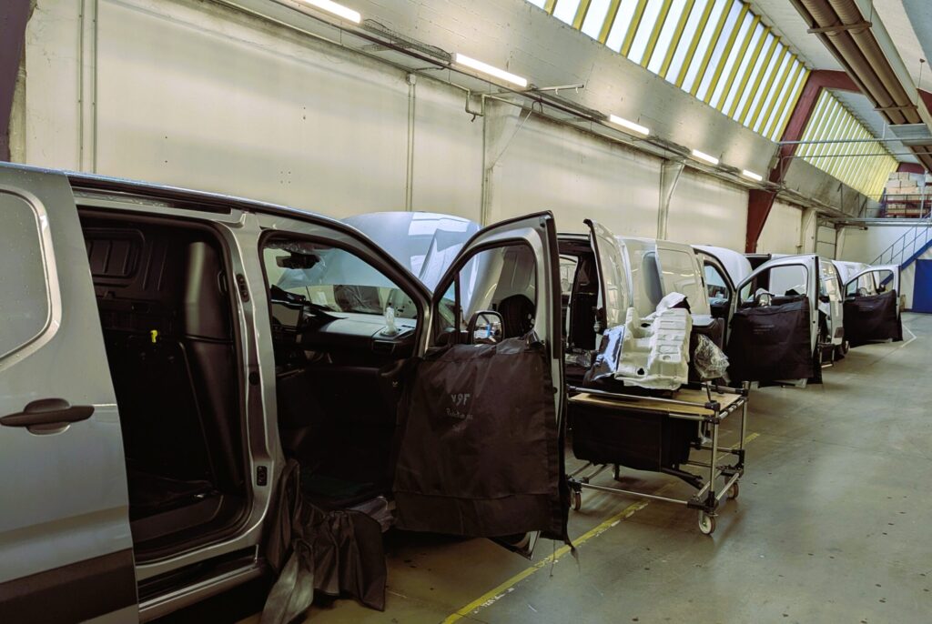 Usine dangel 1 - notre essai 4wd by automobiles dangel : l’utilitaire qui monte aux arbres