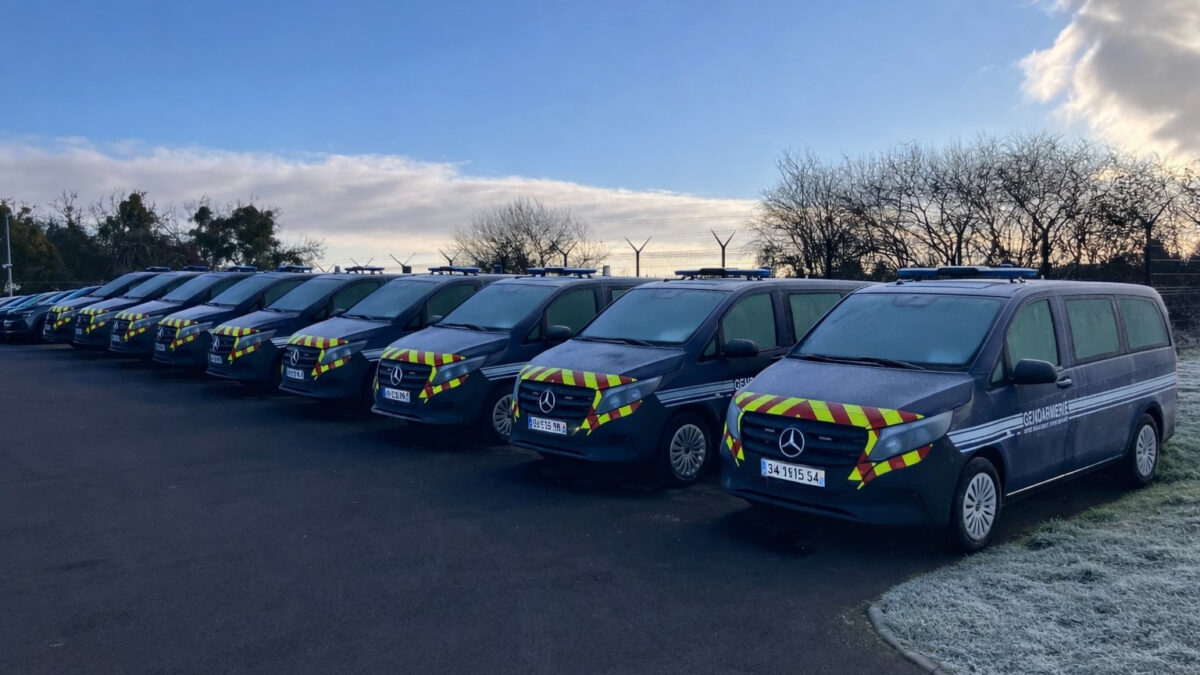 1920 1 - mercedes-benz livre 10 vito 4x4 tourer à la gendarmerie des pyrénées
