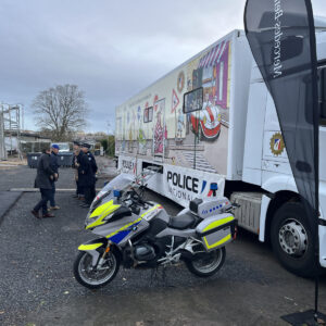 1920 img 8979 - mercedes-benz france unit ses forces avec le club motocycliste de la police nationale pour promouvoir la sécurité routière