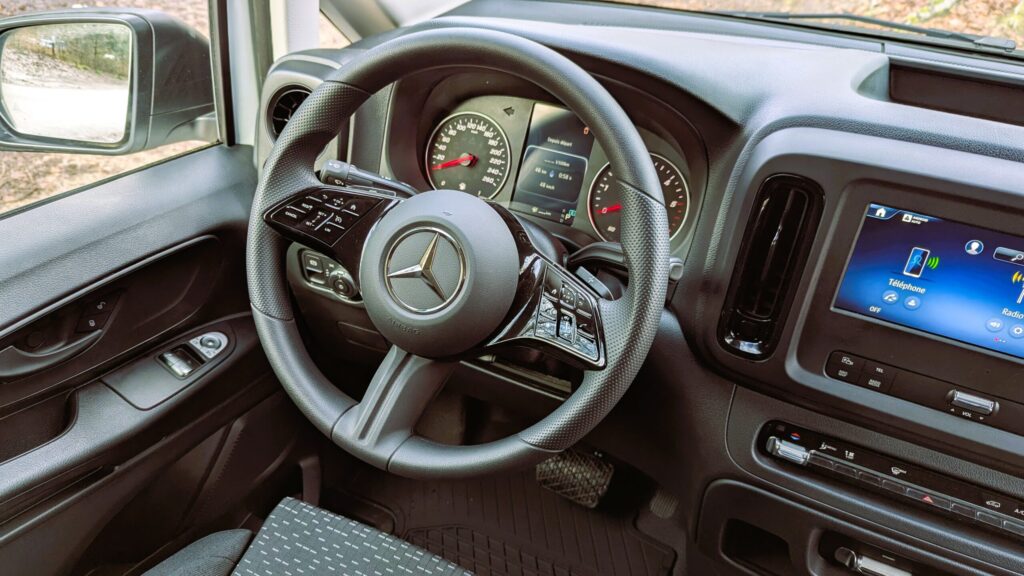 Essai mercedes vito 114 cdi myutilitaire c julien marcos 12 - essai mercedes vito fourgon 114 cdi compact : un modèle d’accès pas au rabais