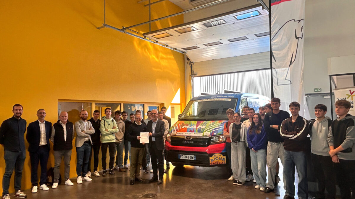 1920 image006 - rallye aïcha des gazelles : un man tge fait la liaison entre éducation et industrie