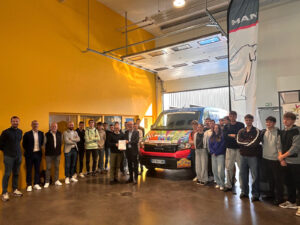 1920 image006 - rallye aïcha des gazelles : un man tge fait la liaison entre éducation et industrie