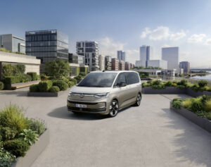 79a0d2e19904a7627f6b658f000ee747 2098x1659 1 - nouveau volkswagen multivan : une évolution significative après 40 ans d’excellence!