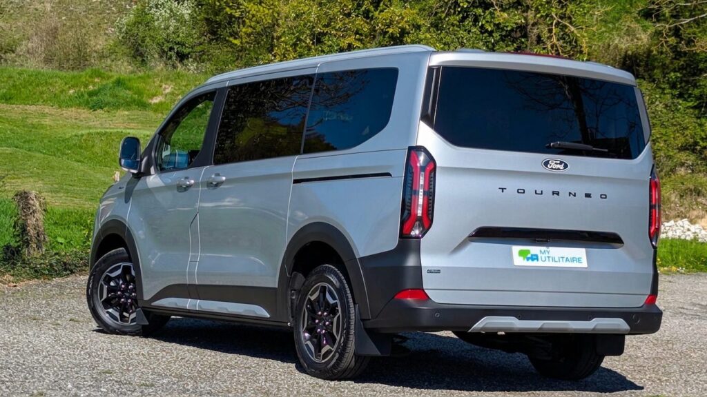 Essai ford transit custom phev arriere - essai ford tourneo custom h1 340 l1 phev : le chaînon manquant?