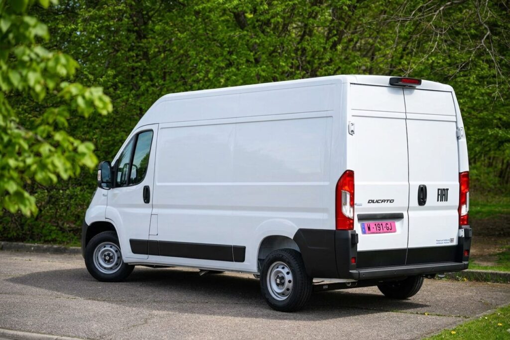 Df75e9ae 6bc2 456e bb4b 21918b8af462essai fiat ducato - essai fiat ducato diesel 140 ch tôlé l3h2 3,5 t : le best-seller transalpin à l'épreuve des routes normandes