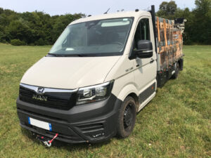 Man tge 3. 180 4x4 plateau équipé pour le transport de ruches, utilisé par le rucher pédagogique de châtillon-sur-chalaronne dans l'ain