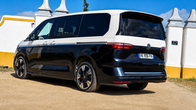 Essai volkswagen multivan cjulien marcosimage 2 moyenne - essai volkswagen multivan ehybrid 4motion 2026 : la rolls du transport de personnes
