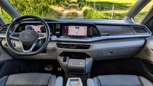 Essai volkswagen multivan cjulien marcosimage 3 moyenne - essai volkswagen multivan ehybrid 4motion 2026 : la rolls du transport de personnes