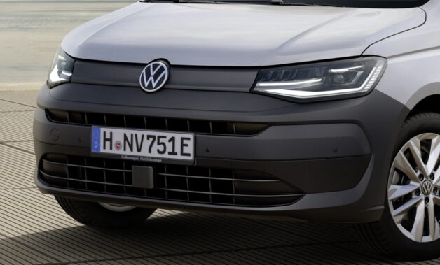 08 presse caddy cargo front - volkswagen caddy restylé : l'habitacle passe au numérique