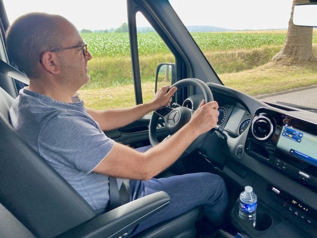 Essai esprinter julien juin 2026 - 33 Essai esprinter julien juin 2026 33 - essai mercedes esprinter 420 fourgon 81 kwh : le grand fourgon électrique haut de gamme à l'épreuve du réel