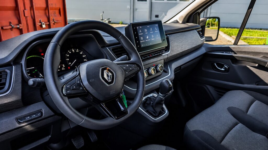 Trafic qinomic 3 Trafic qinomic 3 - essai qinomic qi-tech : au volant des renault trafic et citroën jumpy rétrofités