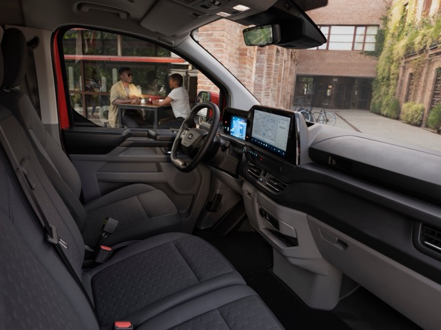 15 v710 limited interior side profile static notalent 1 moyenne - ford transit custom : le guide complet du fourgon compact leader en europe